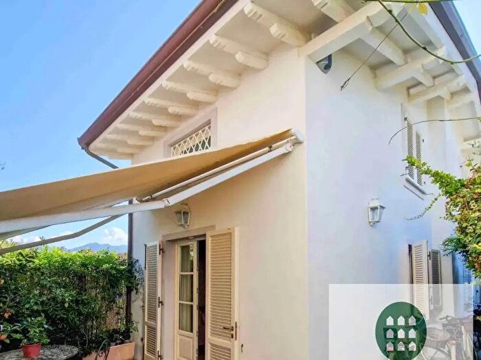 Casa quadrilocale in vendita in Via Palestro, Forte Dei Marmi