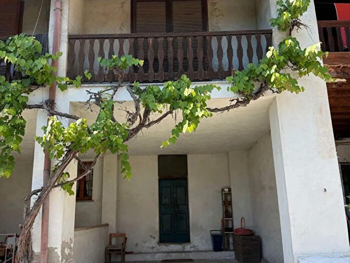 Casa trilocale in vendita in Via Cà Nova, Capiago Intimiano