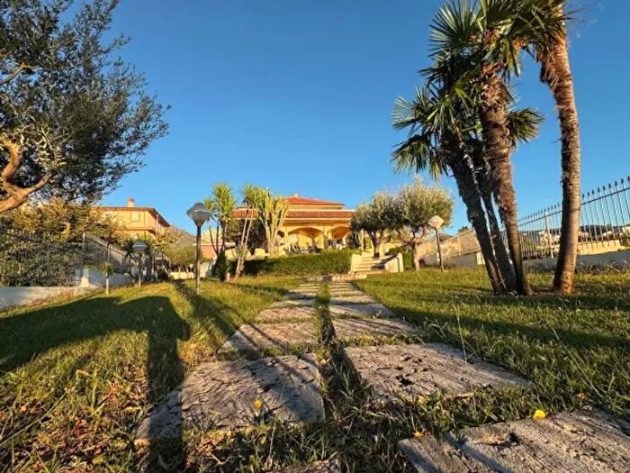 Casa con 6 locali in vendita in Via Giuseppe Petrellis, Belvedere Marittimo