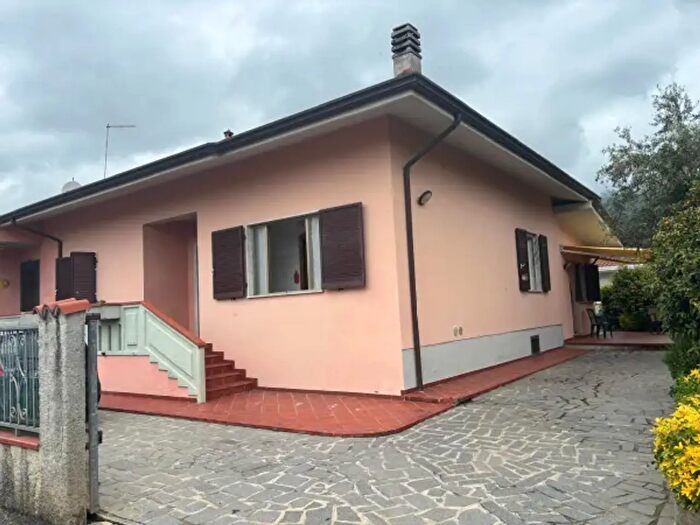 Casa trilocale in vendita in Piazza Istria, Massa