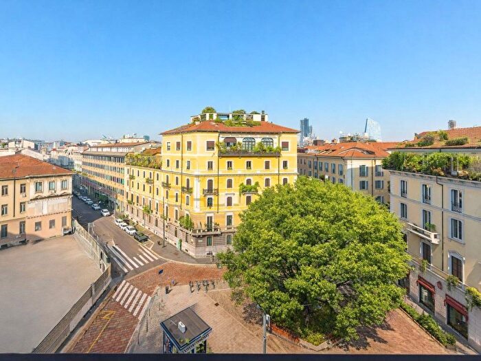 Appartamento quadrilocale in affitto in Via Solferino, Lanza, Milano