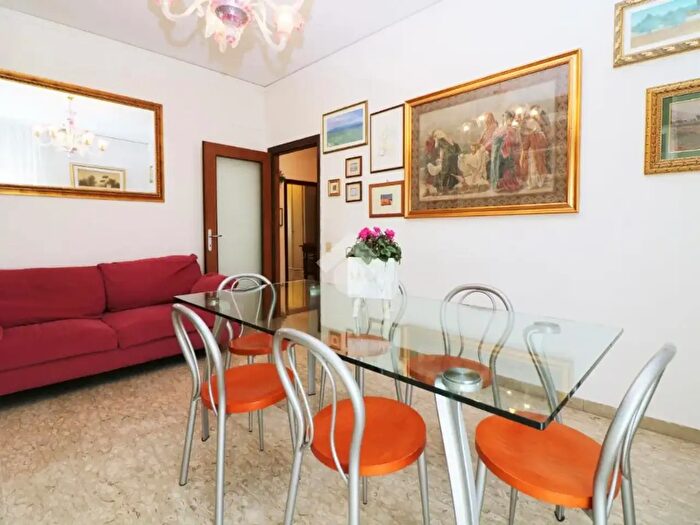 Appartamento trilocale in vendita in Via Julia, Venezia