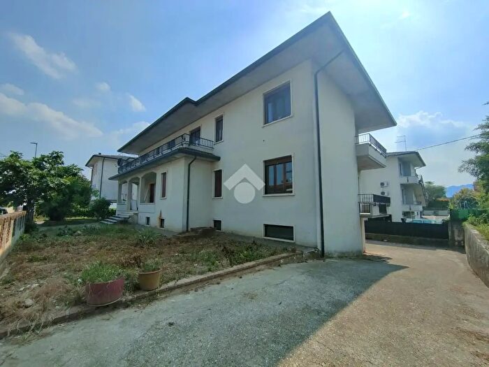Casa con 5 locali in vendita in Via Rossini, Caldogno