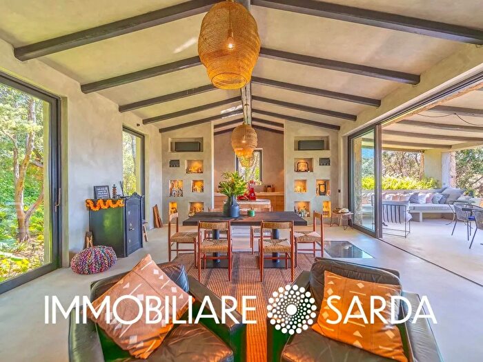 Casa con 10 locali in vendita in Olbia