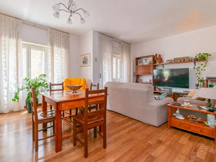 Appartamento trilocale in vendita in Via della Stazione del Lido, Roma