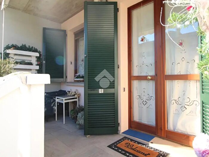 Casa trilocale in vendita in Via Martiri di Via Fani, Roncofreddo