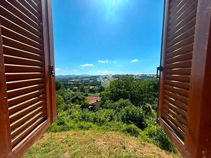 Casa con 5 locali in vendita in Vocabolo Raggio, Massa Martana