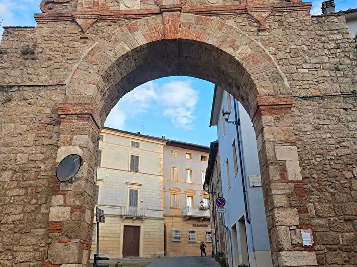 Appartamento con 13 locali in vendita in Via Canto, Asciano