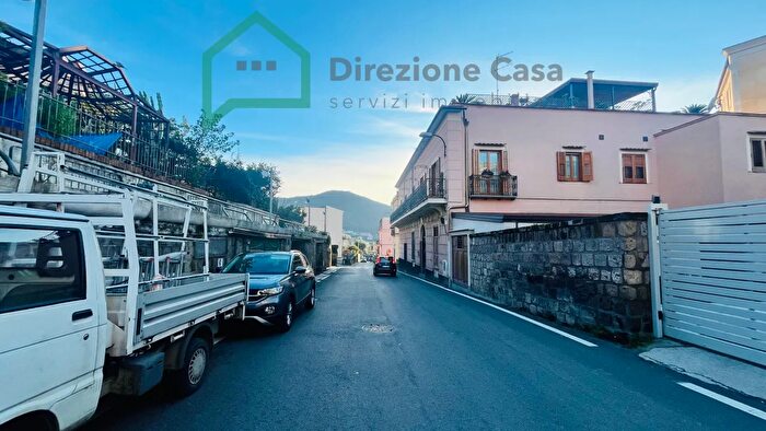 Casa con 7 locali in vendita in Via Raffaele Bosco, Vico Equense