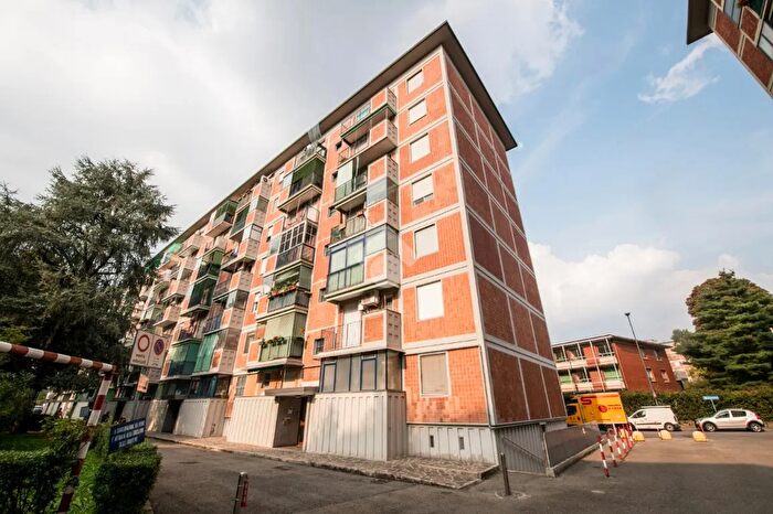 Appartamento trilocale in vendita in Via dei Salici, Milano