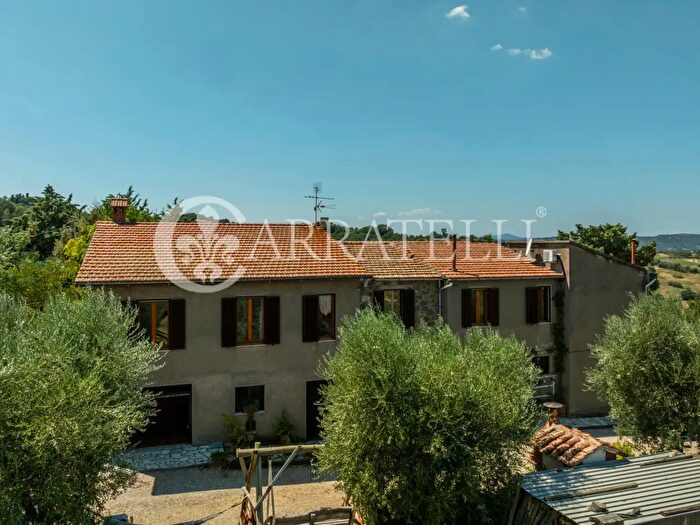 Casa con 10 locali in vendita in Via Giacomo Matteotti, Cinigiano