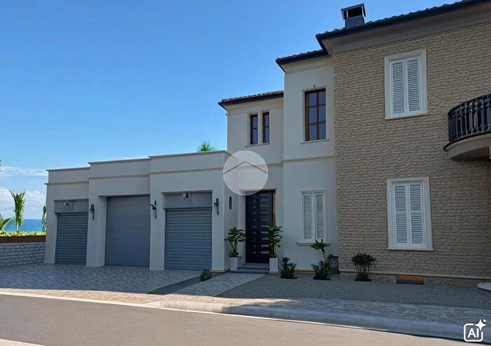 Casa con 10 locali in vendita in Via Adriatica Sud, Cupra Marittima