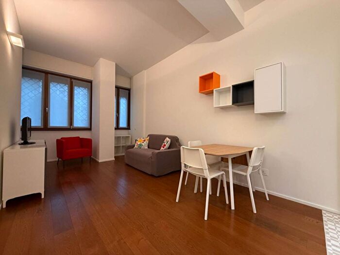 Appartamento bilocale in affitto in Via San Francesco dAssisi, Quadronno Crocetta, Milano