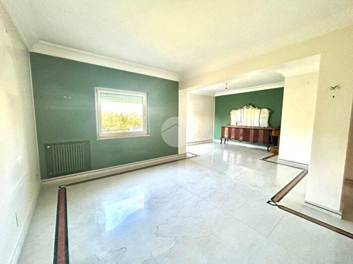 Appartamento con 5 locali in affitto in Via Gabriele Jannelli, Rione Alto, Napoli