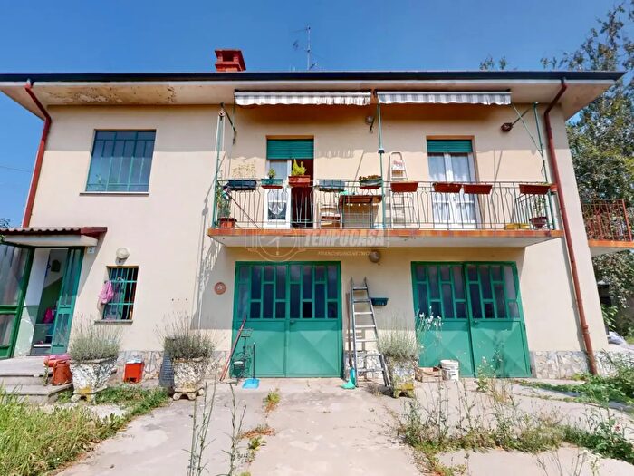 Casa con 5 locali in vendita in Via Benedetto Croce, Bra