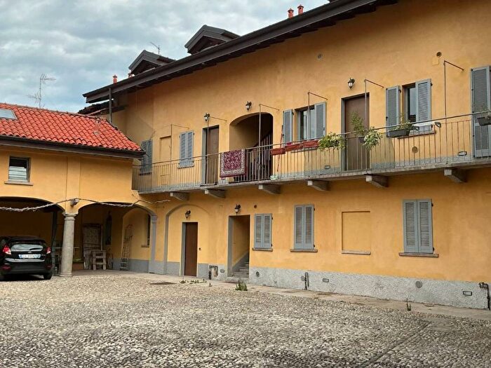 Appartamento trilocale in affitto in Via Roma, Centro, Samarate