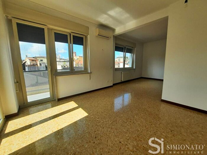 Appartamento con 5 locali in affitto in Via Avogari, Piazza dei Signori, Treviso