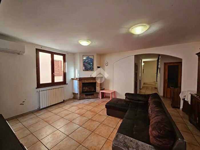 Casa trilocale in vendita in Via dell'Anna, Valtopina