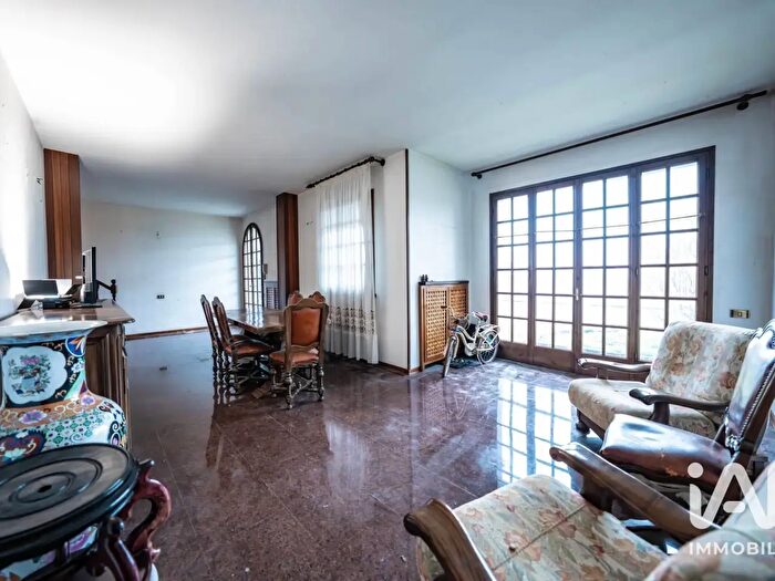 Casa con 7 locali in vendita in Piazza XXV Aprile, Portomaggiore