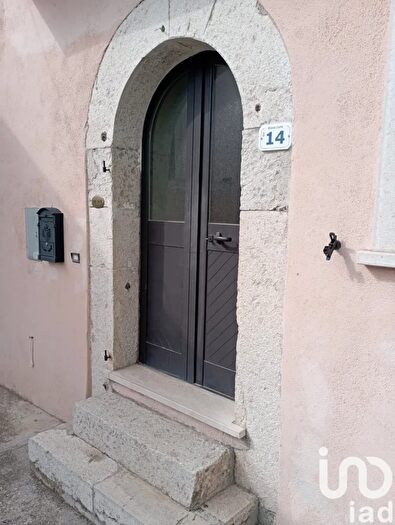Casa con 7 locali in vendita in Corso Rione Colle, Scontrone