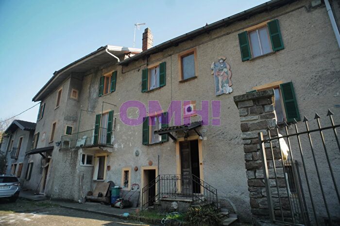 Casa con 14 locali in vendita in Mazzini, Castelveccana