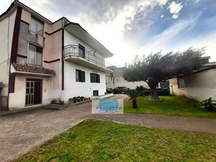 Casa con 6 locali in vendita in Via Vittorio Veneto Snc, Marigliano