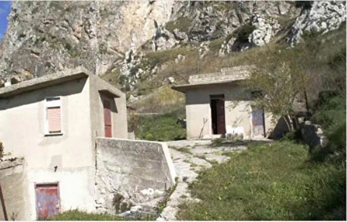 Casa trilocale in vendita in Via Terravecchia, Caltavuturo