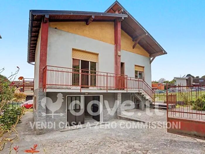 Casa quadrilocale in vendita in Vicolo ai Pioppi, Laveno Mombello