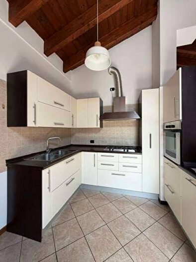 Appartamento trilocale in affitto in VIALE AGUGGIRI, Montello, Varese