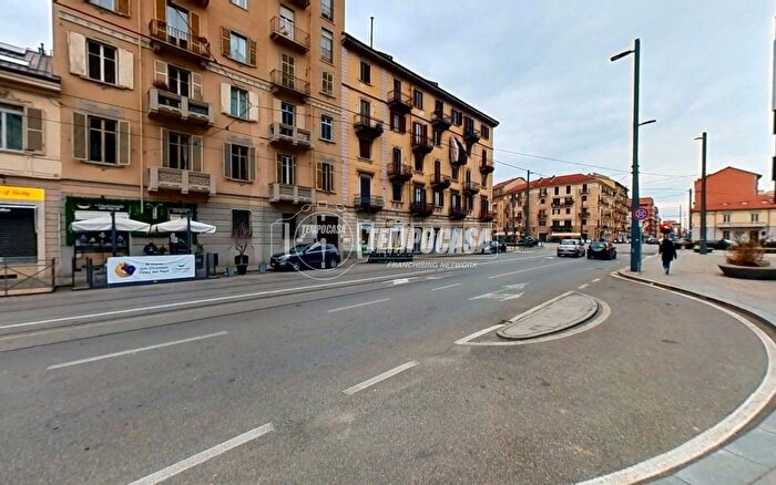 Appartamento trilocale in vendita in Via Bologna, Torino