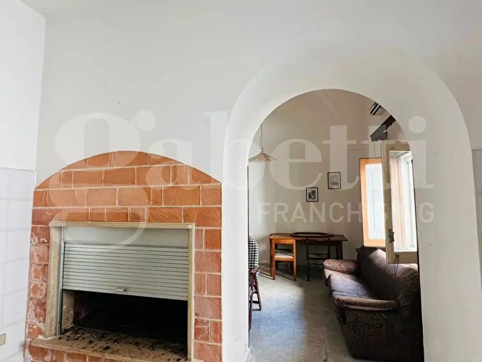 Casa con 5 locali in vendita in Alliste