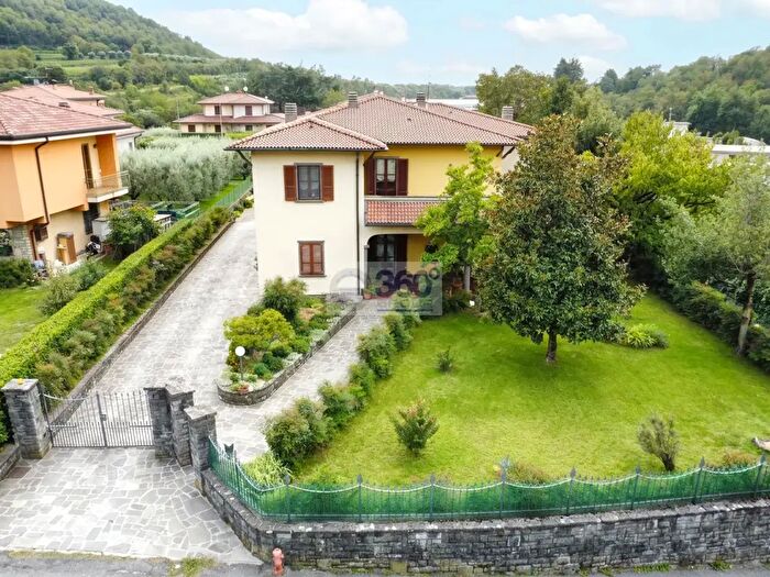 Casa con 5 locali in vendita in Provaglio D'Iseo