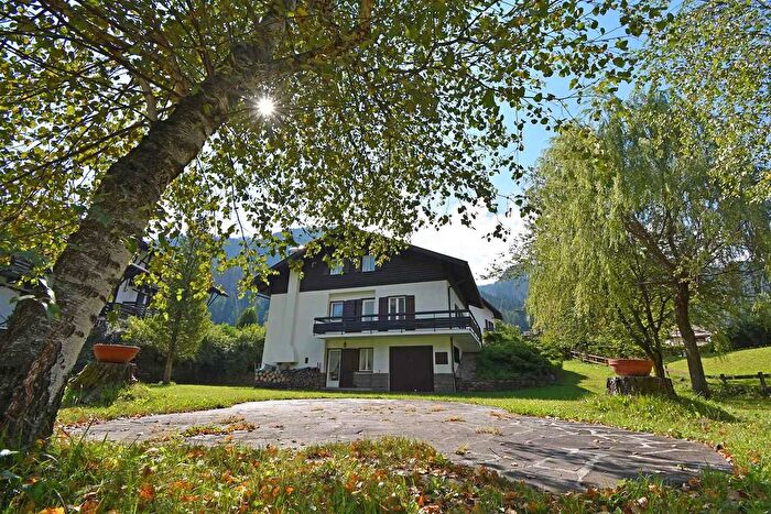 Casa con 12 locali in affitto in Ziano Di Fiemme