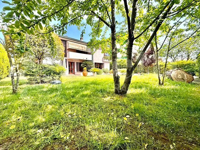 Casa con 10 locali in vendita in Santa Croce SullArno