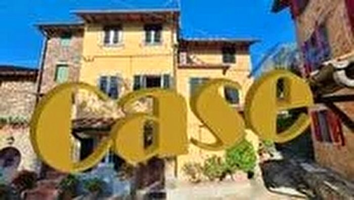 Casa con 12 locali in vendita in Camaiore