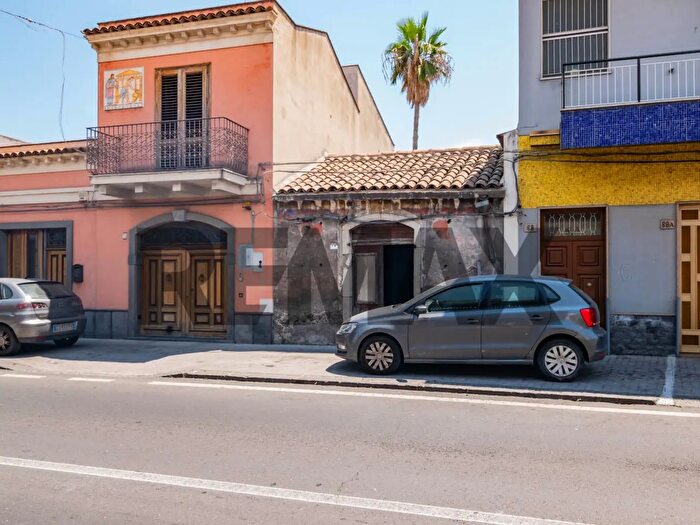 Appartamento quadrilocale in vendita in Via Nazionale, Acireale