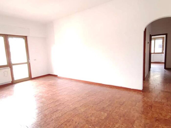 Appartamento trilocale in affitto in Via Salaparuta, Rocca Cencia, Roma