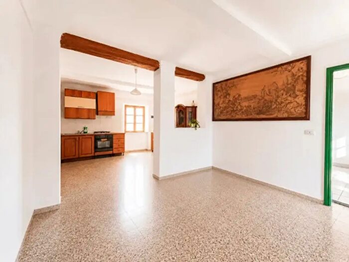 Casa trilocale in vendita in Piazza Martiri della Libertà, Canale