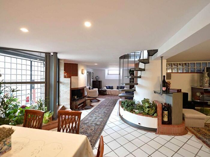 Casa con 11 locali in vendita in Hiantigiana, Siena