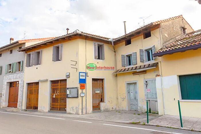 Casa con 8 locali in vendita in Via Montello Aviano, Aviano