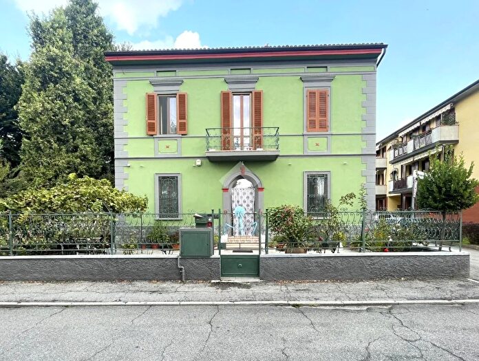 Appartamento quadrilocale in vendita in Via Litta Alessandro, Cremona