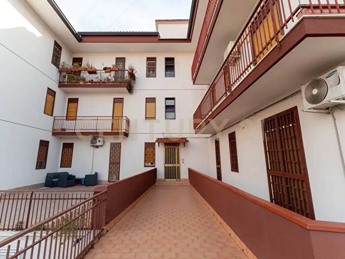 Appartamento con 5 locali in vendita in Via Salvatore Quasimodo, Gravina Di Catania