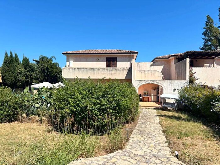 Casa bilocale in vendita in Campofelice Di Roccella