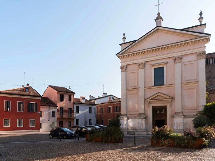 Appartamento monolocale in affitto in Via Cavriani, Mantova