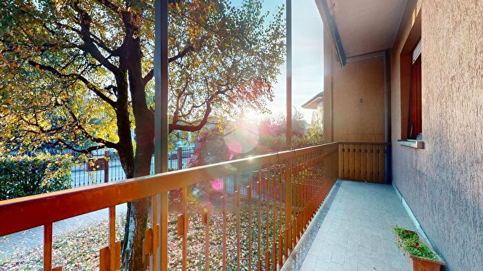 Appartamento con 5 locali in vendita in Via Livorno, Seregno