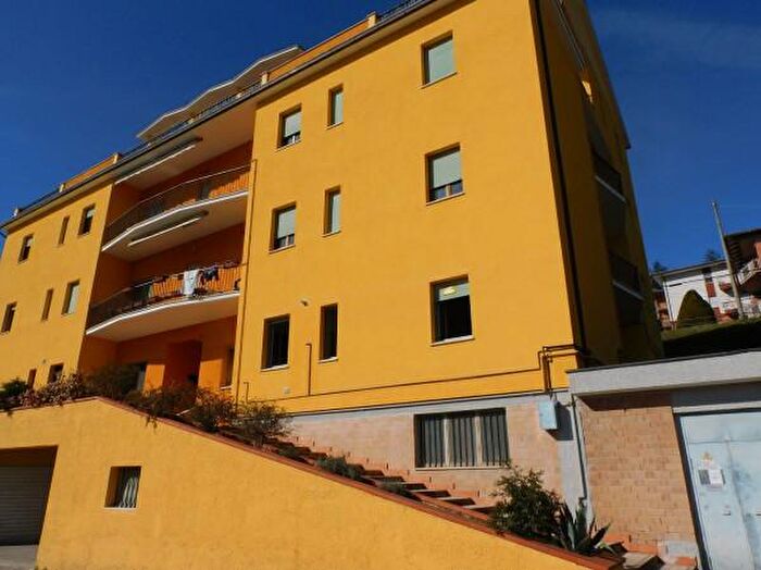 Appartamento con 5 locali in vendita in Via Padre Sigismondo Damiani, Sarnano