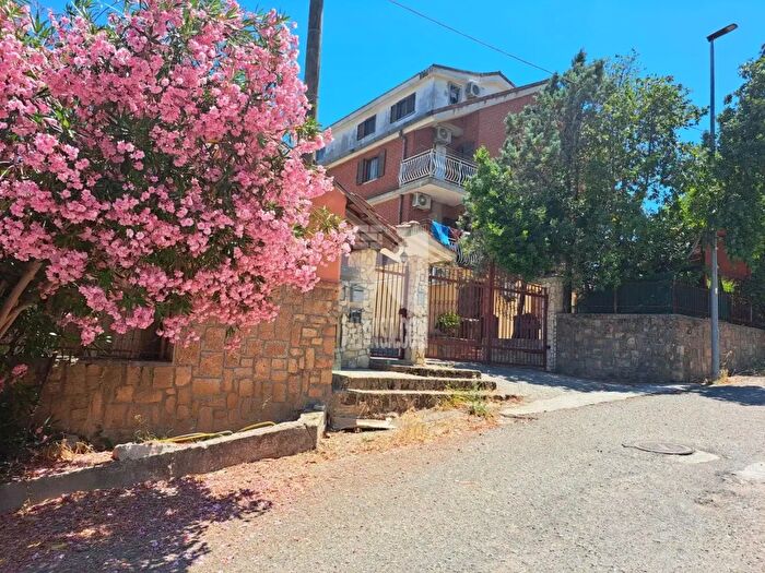 Appartamento trilocale in vendita in Via Cerenzia, Crotone