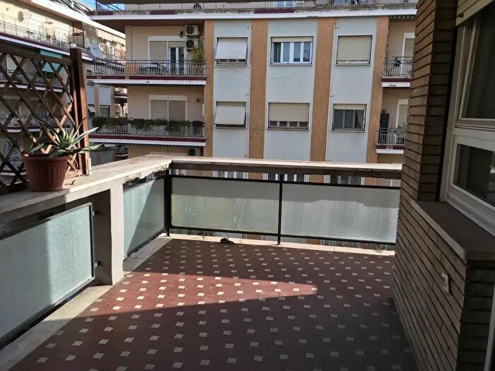 Appartamento trilocale in affitto in Lungotevere di Pietra Papa, Roma