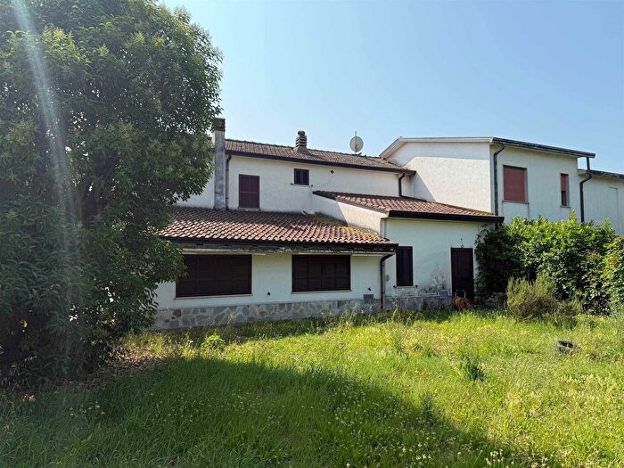 Casa con 6 locali in vendita in Via Petrolio, San Giovanni Incarico
