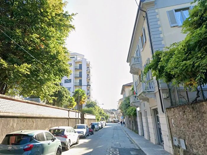 Appartamento trilocale in affitto in Viale Garibaldi, Merate